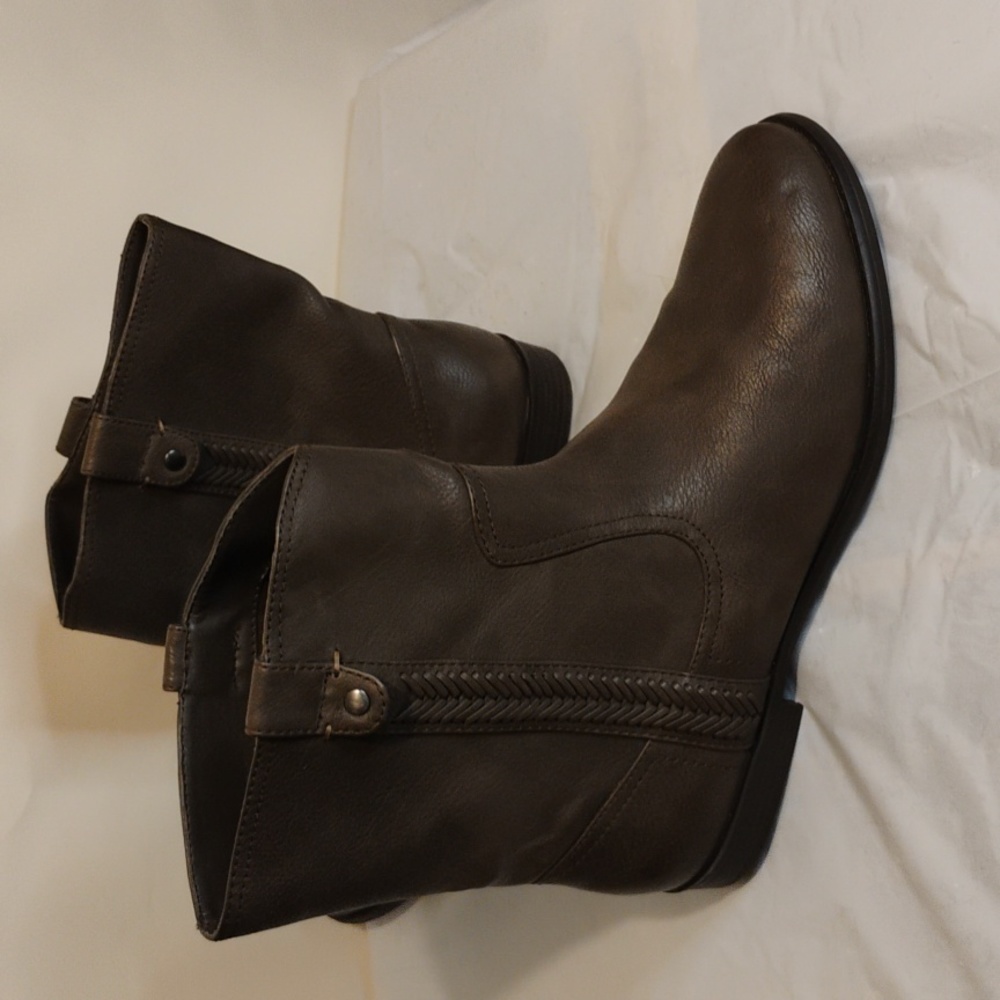 Bass Cindy Ankle Boots On The ground western cowboy cowgirl size 9 ladies womens